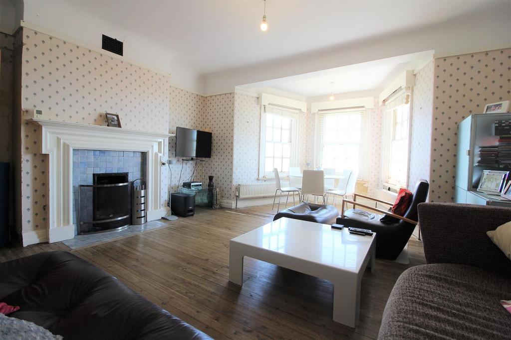 Dymchurch, Romney Marsh, Kent 4 bed semidetached house £495,000