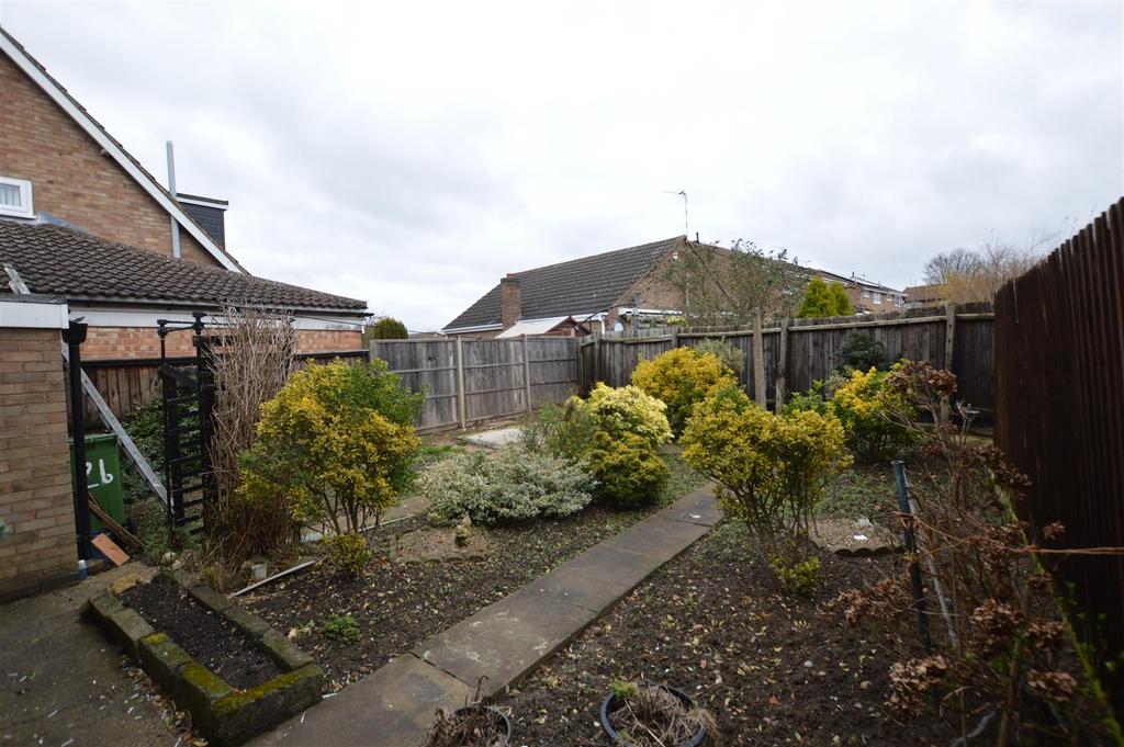 Clipstone Close, Wigston, Leicestershire 3 bed semidetached house £