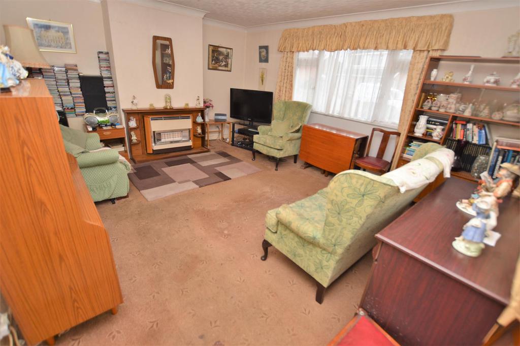 Clipstone Close, Wigston, Leicestershire 3 bed semidetached house £
