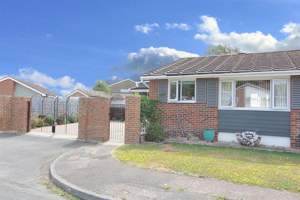 Grebe Crescent, Hythe, Kent 3 bed semidetached bungalow for sale £