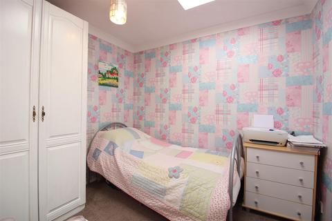1 Grebe Crescent, Hythe, CT21 6QN
