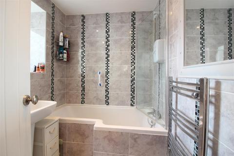 1 Grebe Crescent, Hythe, CT21 6QN