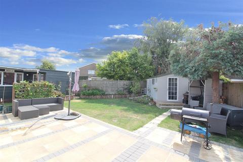 1 Grebe Crescent, Hythe, CT21 6QN