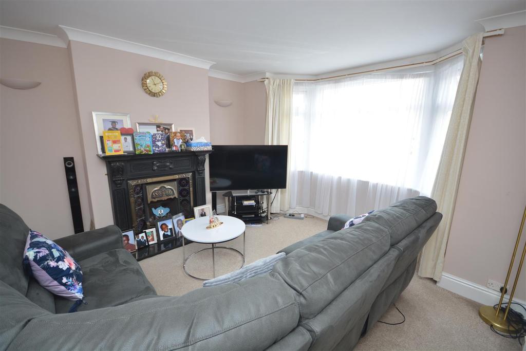 Margaret Avenue, Bedworth 3 bed semidetached house £235,000