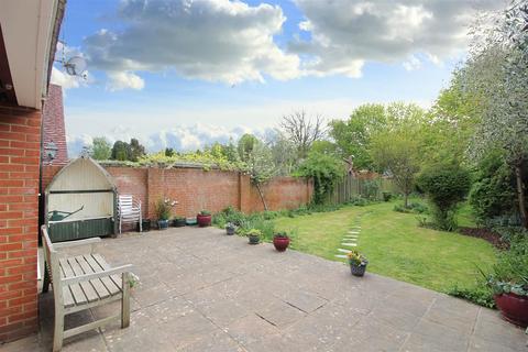 20a Earlsfield Road, Hythe, CT21 5PE