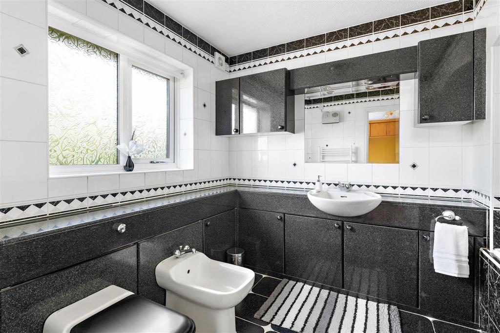 En-suite Bathroom