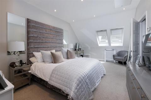 4 bedroom semi-detached house for sale - Vickers Way, Warwick