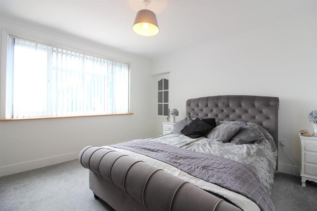 Dymchurch Road, St. Marys Bay, Romney... 4 bed detached bungalow £535,000