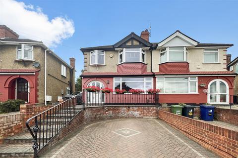 196 Wadham Gardens, Greenford, UB6 0BX
