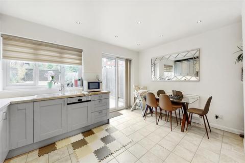 196 Wadham Gardens, Greenford, UB6 0BX
