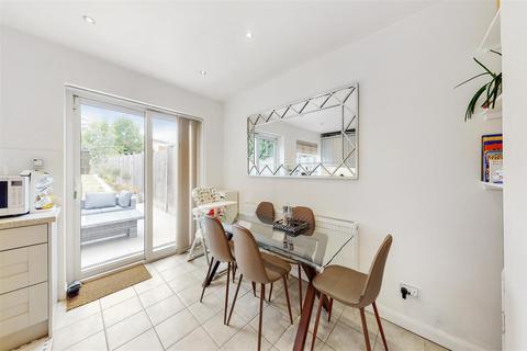 196 Wadham Gardens, Greenford, UB6 0BX