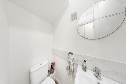 196 Wadham Gardens, Greenford, UB6 0BX