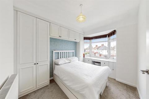196 Wadham Gardens, Greenford, UB6 0BX