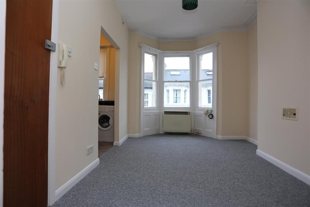 Stafford Road, Brighton 1 bed flat £875 pcm (£202 pw)