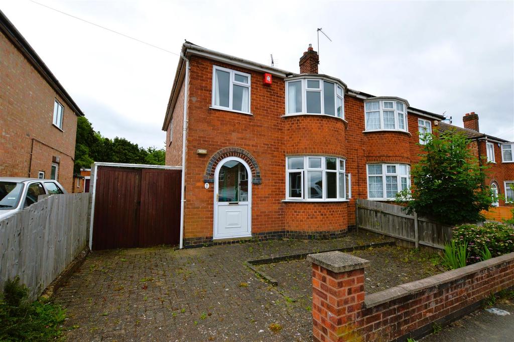 Croft Drive, Wigston, Leicestershire 3 bed semidetached house £280,000