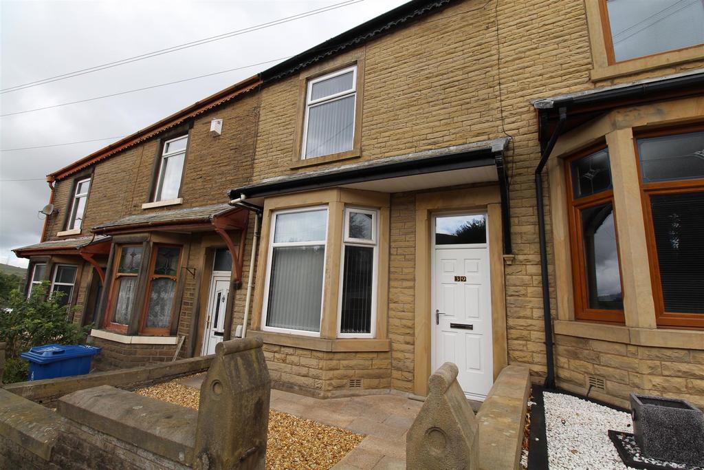 Stopes Brow, Darwen 3 bed terraced house £775 pcm (£179 pw)