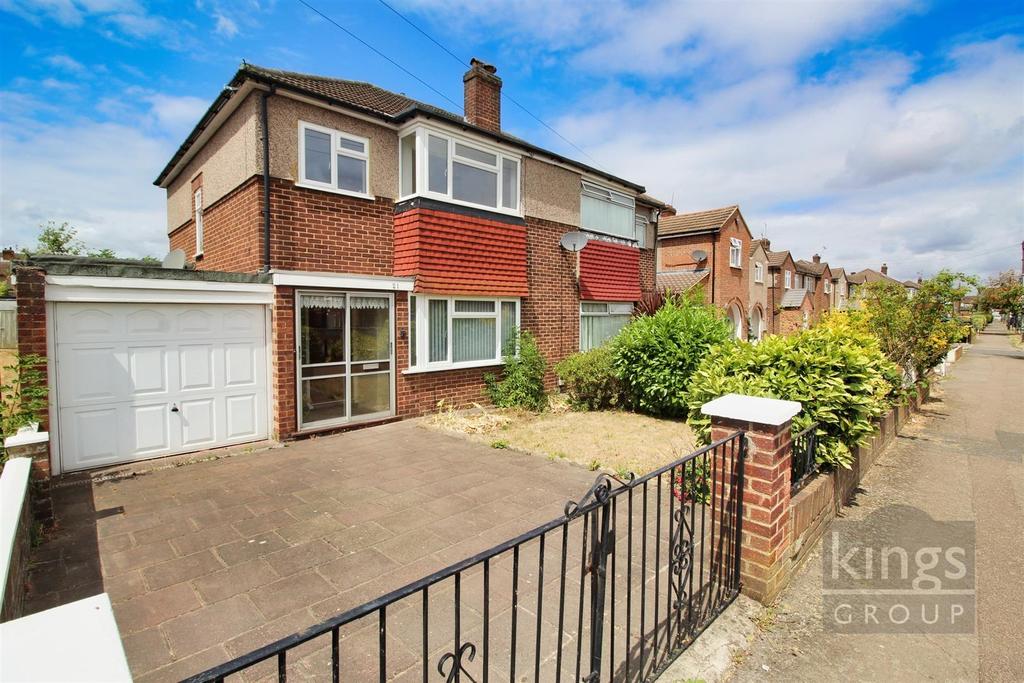 Royal Avenue, Waltham Cross 3 bed semidetached house £525,000
