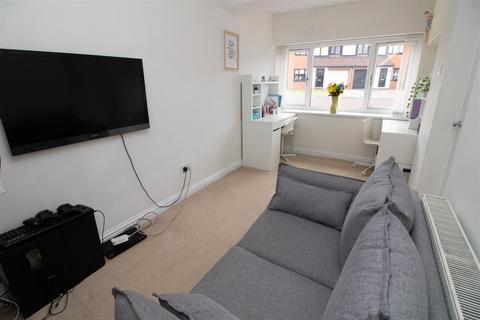 6 Camberwell Close, Gateshead, NE11 9TZ