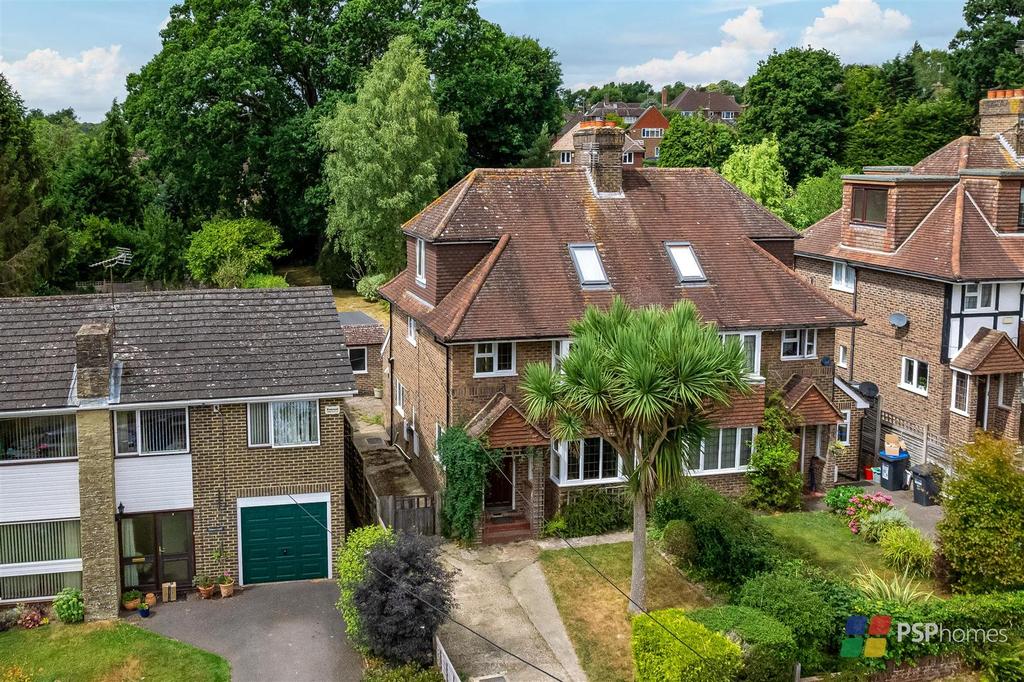 Sunte Close, Haywards Heath 4 bed semidetached house £700,000