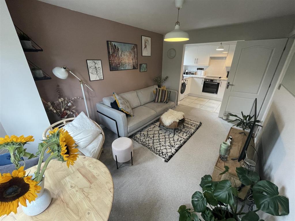 Chelsfield Grove, Manchester 2 bed flat £975 pcm (£225 pw)