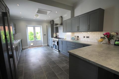 4 bedroom semi-detached house for sale - High Road, Stanley, Crook