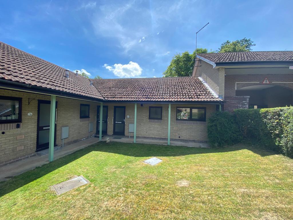High Street, Old Whittington, Chesterfield 1 bed bungalow £650 pcm (£