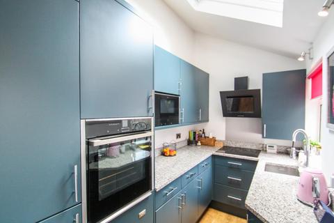16 Cross Lane, Bingley, BD16 4LN