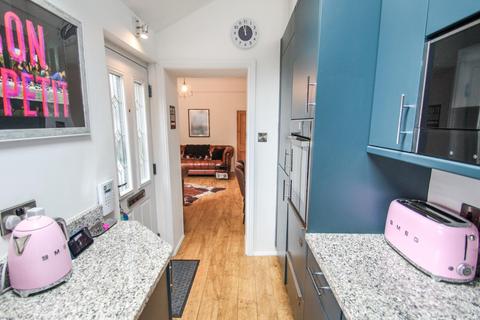 16 Cross Lane, Bingley, BD16 4LN