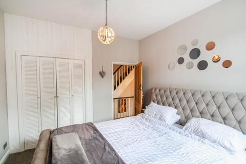 16 Cross Lane, Bingley, BD16 4LN