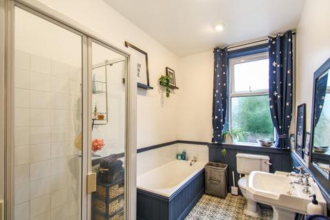 16 Cross Lane, Bingley, BD16 4LN