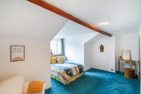 16 Cross Lane, Bingley, BD16 4LN