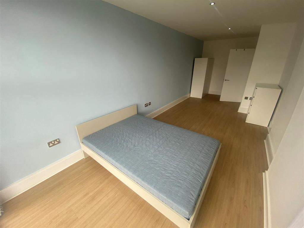 Main Bedroom 2.jpg