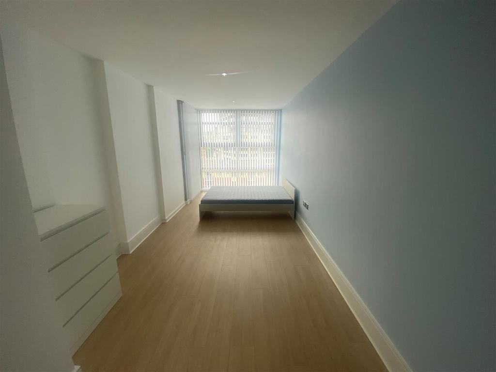 Main Bedroom 1.jpg