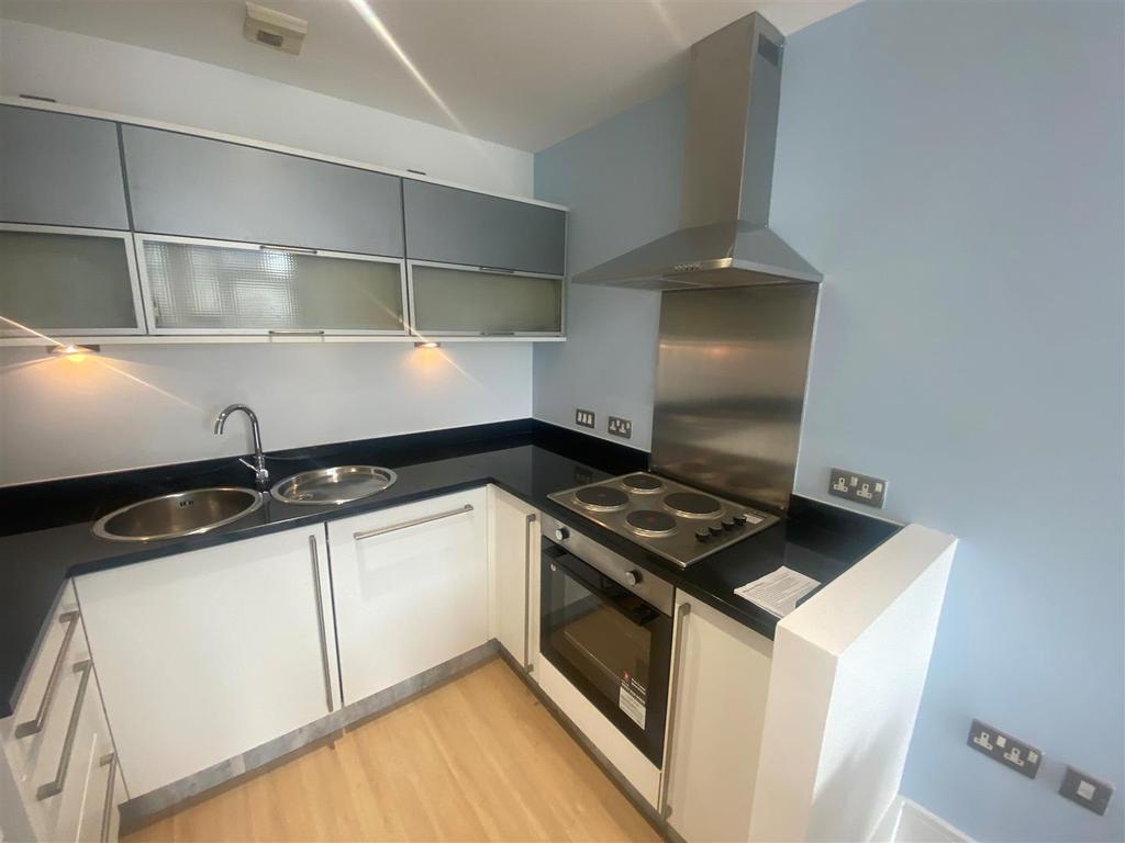 Kitchen 2.jpg