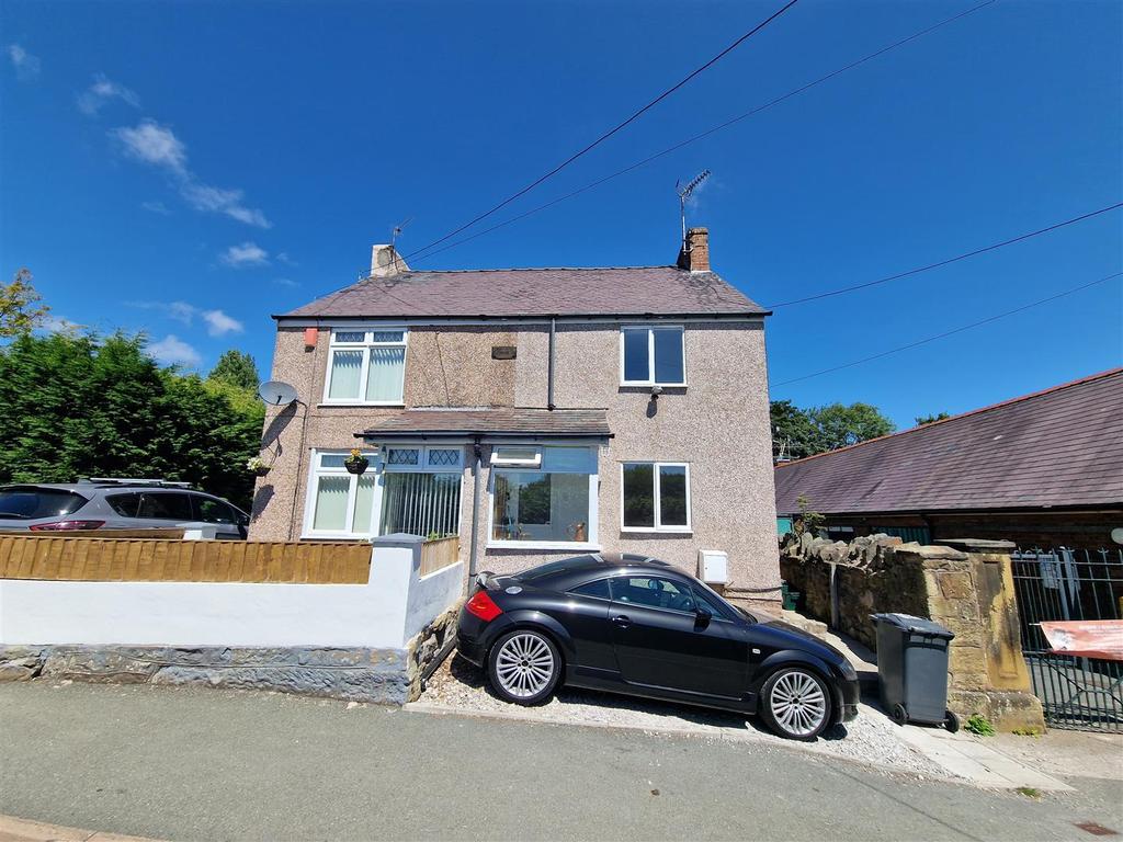 Tanyfron Road, Tanyfron, Wrexham 2 bed semidetached house £150,000