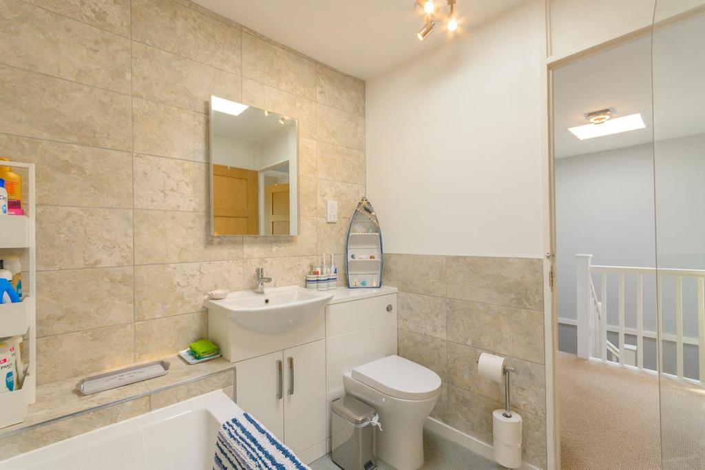 ESOLCELTSAC6 - Bathroom A.jpg