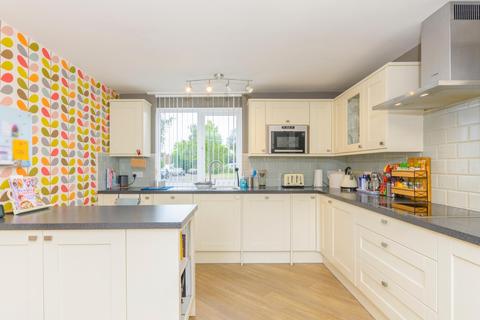 6 Castle Close, Bristol, BS10 7QU