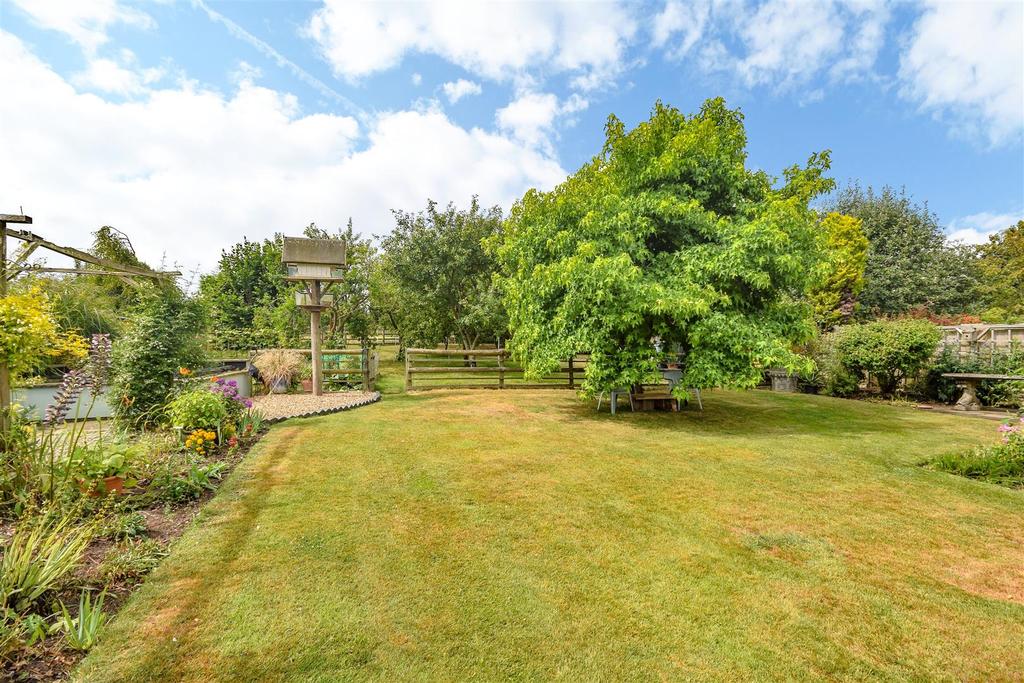 Bridle Road, Hannington, Northampton 3 bed detached bungalow £425,000