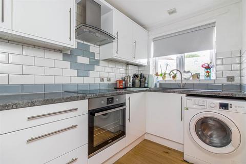 42b Fernhill Street, London, E16 2HZ