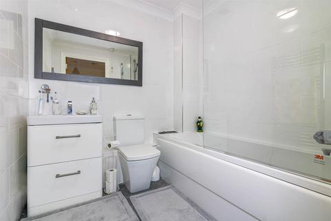 42b Fernhill Street, London, E16 2HZ