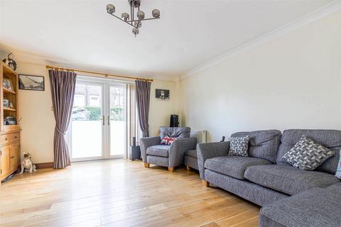42b Fernhill Street, London, E16 2HZ