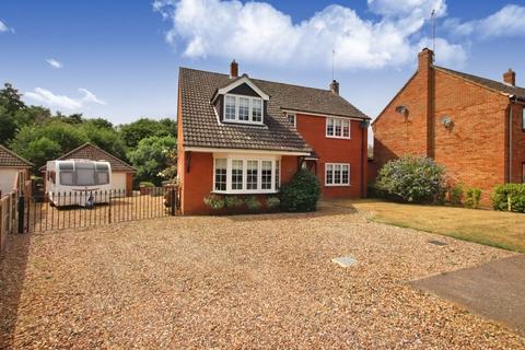4 bedroom detached house for sale - Malvern Close, South Wootton