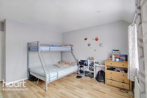 23 Barton Way, Borehamwood, WD6 1PQ