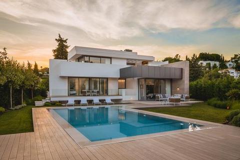 5 bedroom villa, El Paraiso, Estepona, Malaga