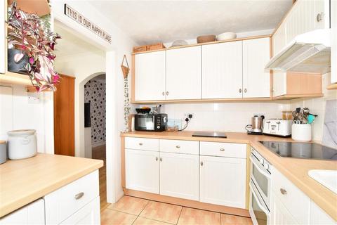 2 Ascot Way, Rustington, Littlehampton, BN16 3SB