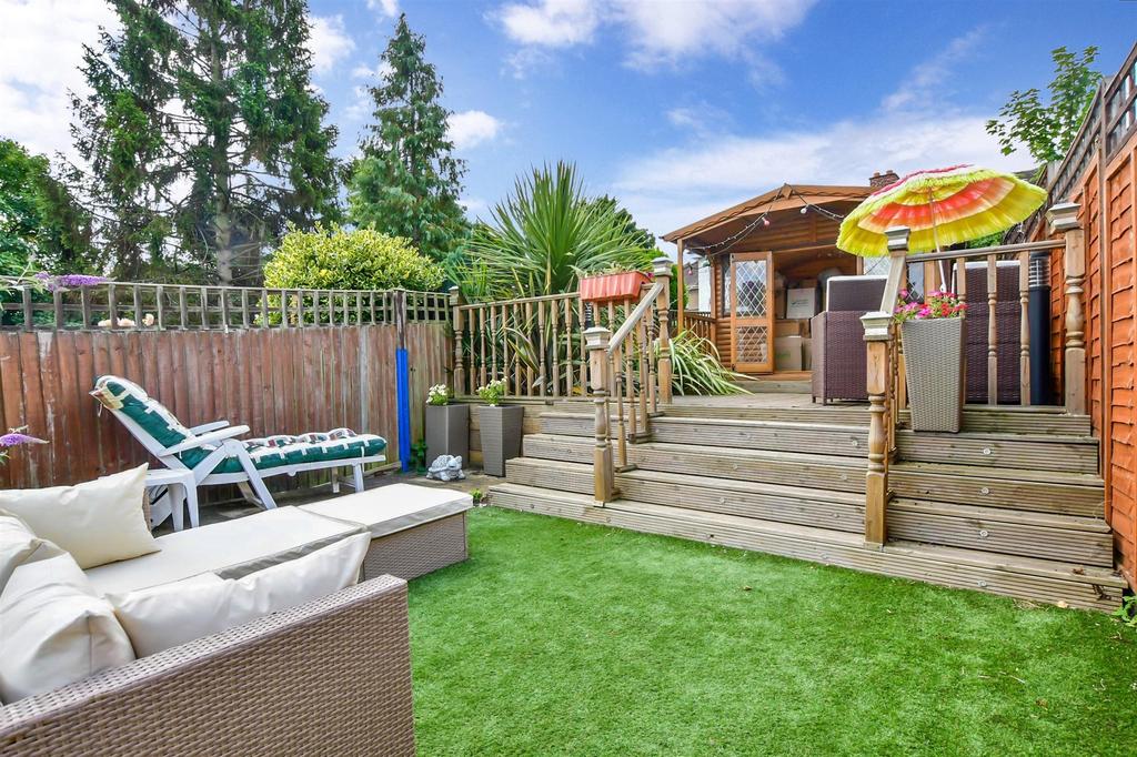 Guy Road, Wallington, Surrey 4 bed end of terrace house £550,000