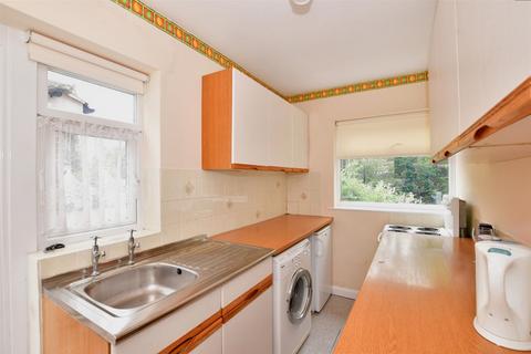 3 Bankfields, Headcorn, Ashford, TN27 9QY