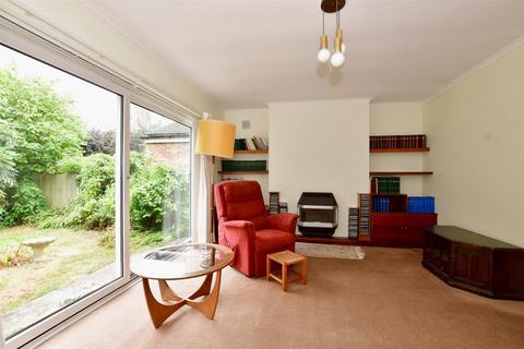 3 Bankfields, Headcorn, Ashford, TN27 9QY