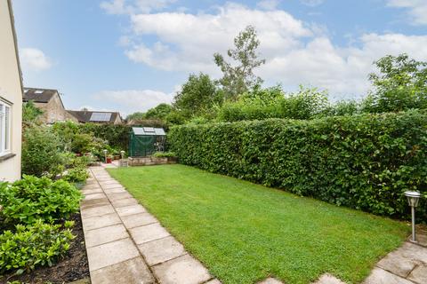 4 bedroom detached bungalow to rent, East Street, Long Compton