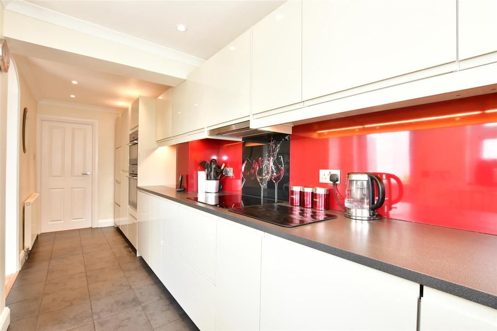 Askwith Road, Rainham, Essex 3 bed terraced house £450,000